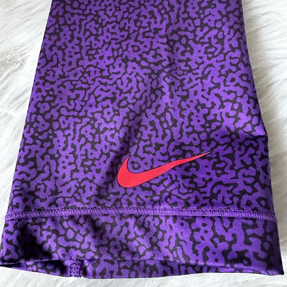 EUC Nike Pro Purple and Black Patterned Cropped Leggings Size M - Picture 2 of 4